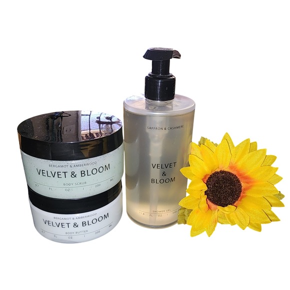 Velvet & Bloom Other - Velvet & Bloom Body Care Set Saffron Cashmere Shower Gel Bergamot Amberwood 3pc